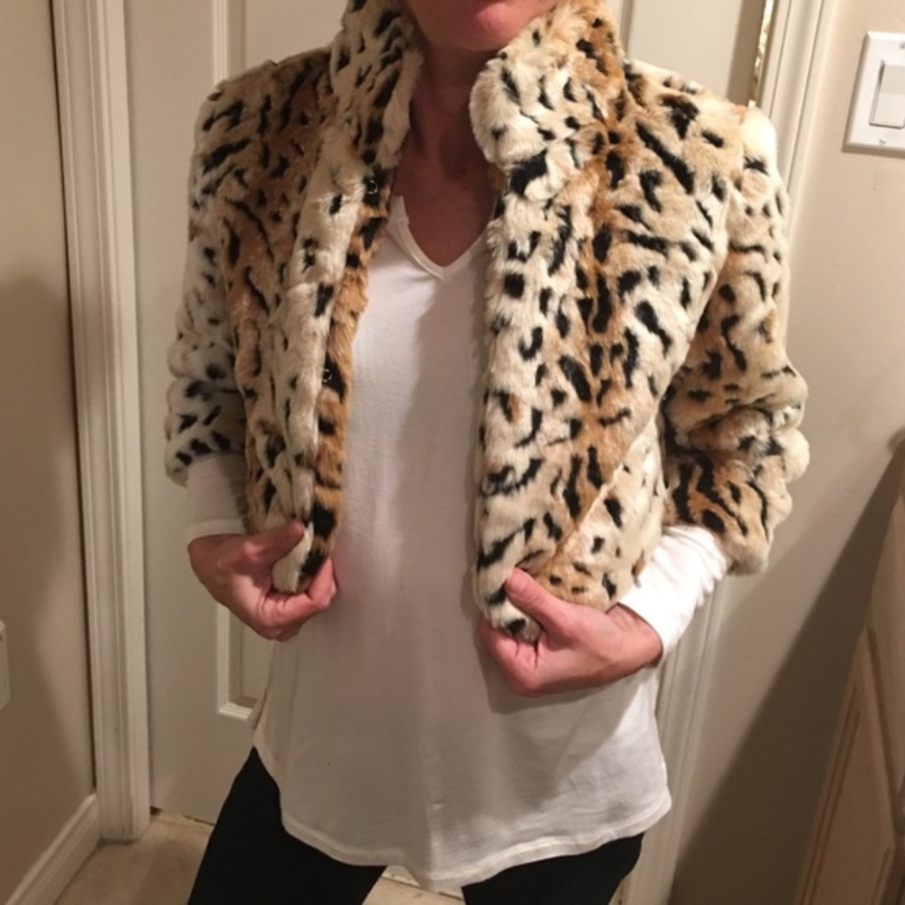 Leopard Print Faux fur crop jacket ❤️